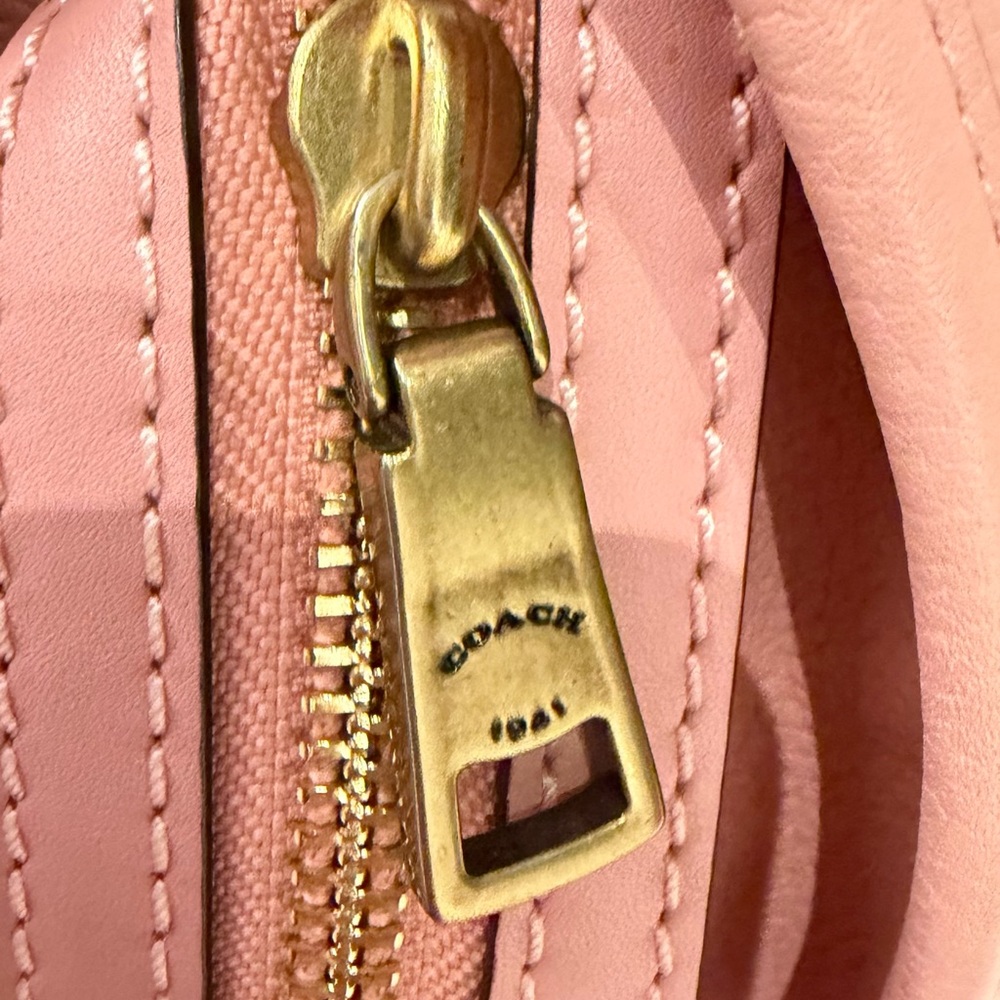 Coach 1941 Rogue 31 With Tea Rose Rivets Peony - Picture 12 of 15